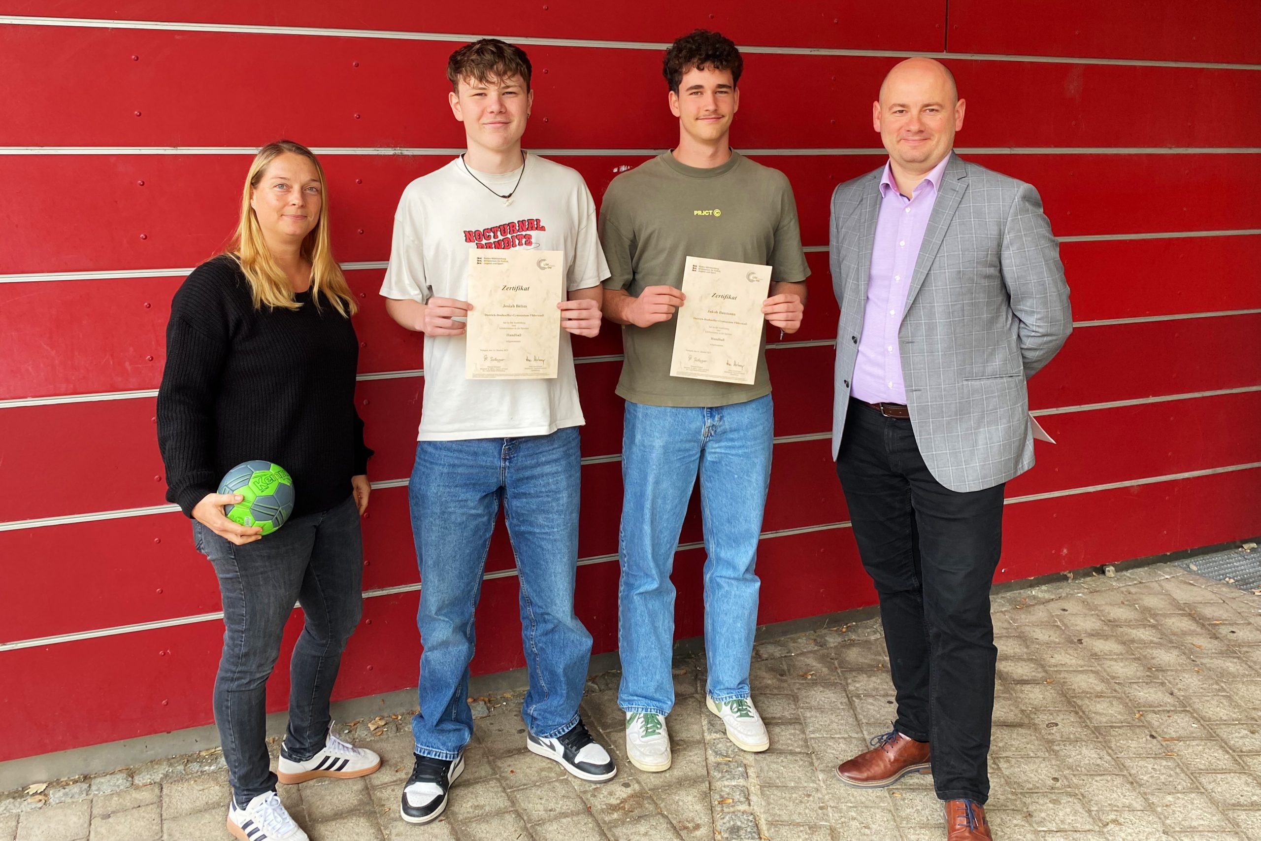 Sportmentoren_Handball_3x2 Die neuen Handballmentoren mit Herrn Kirra und Frau Manz